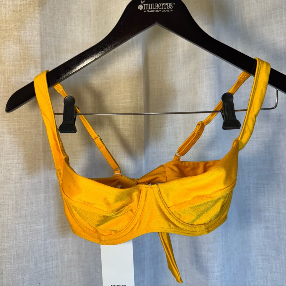 Monday Swimwear Sorrento Bikini Top in Mango Shiny – Size M (NWT)